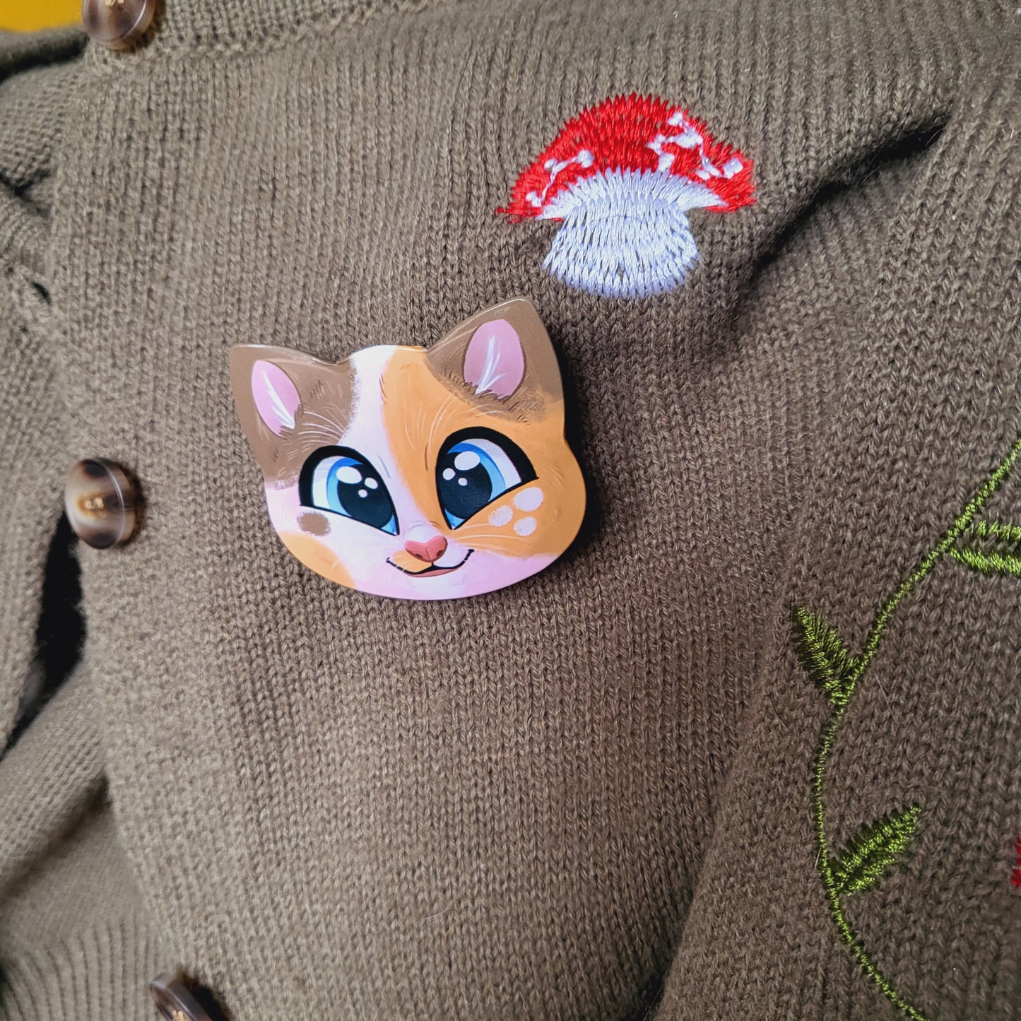 Calico XL Animal Badge