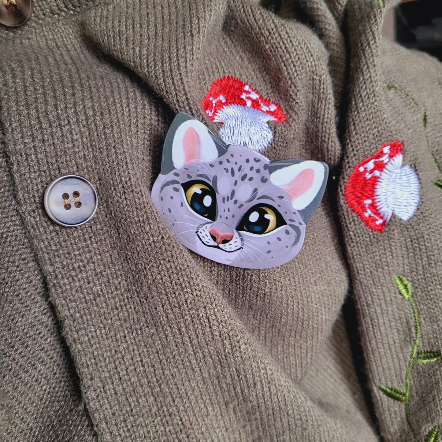 Snow Leopard XL Animal Badge